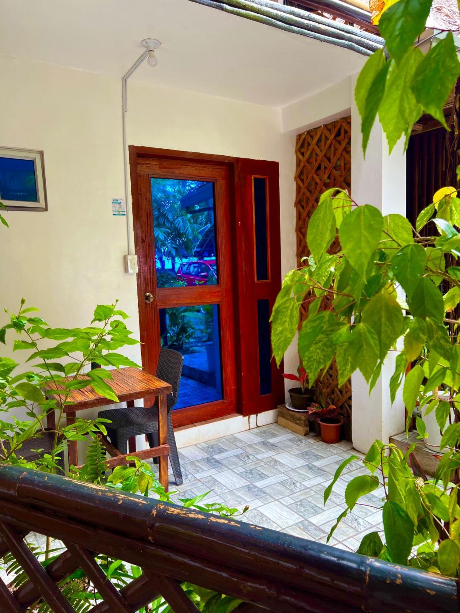 Treasure Beach Resort Carles المظهر الخارجي الصورة